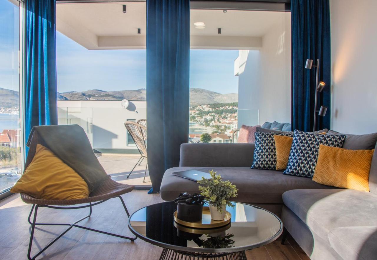 Navale With A Roof Terrace And A Heated Pool Apartment Trogir